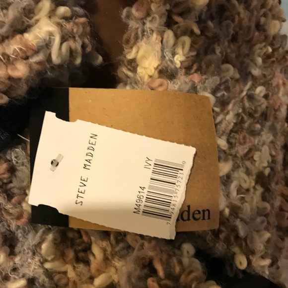 Steve Madden infinity scarf 🧣 - Picture 4 of 4